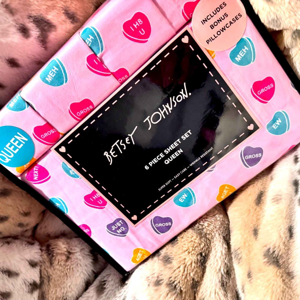Betsey Johnson Not So Sweet Conversation Hearts Valentine’s Day Sheet Set Queen